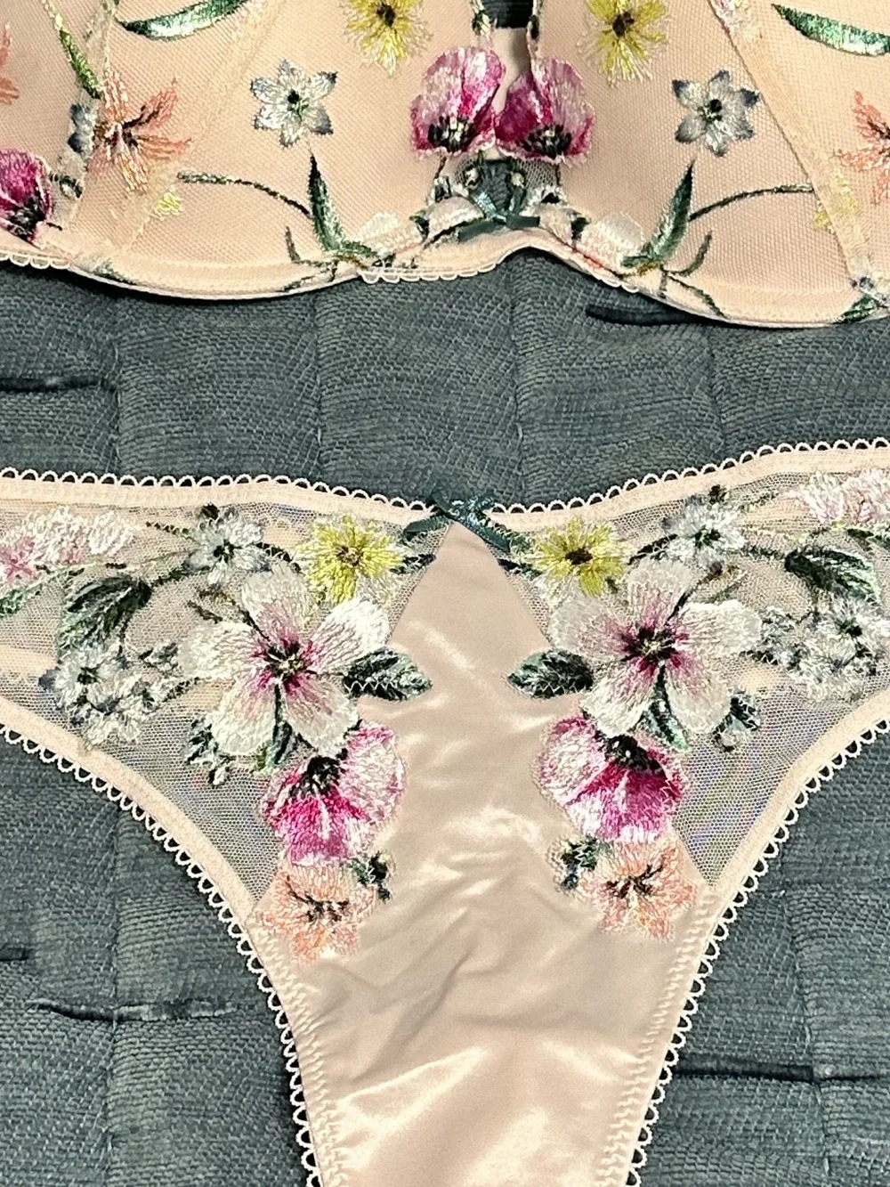 Victoria's Secret Dream Angels Floral Embroidered Set